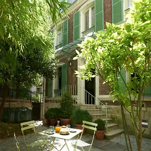 Отель Maison Lepic Montmartre